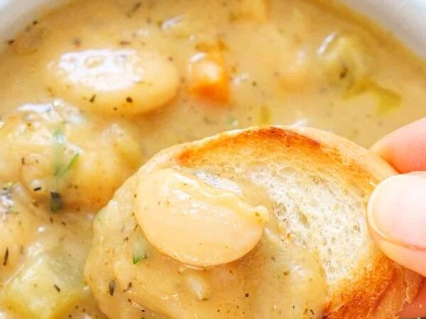 butter bean soup with bread