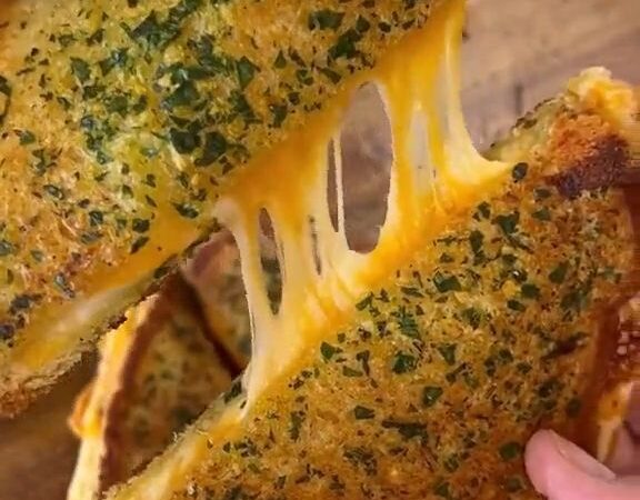 easy cheesy garlic bread recipe